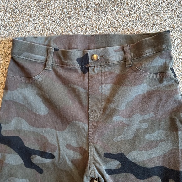 Time and Tru Camo Jeggings Size Small EUC - Picture 3 of 7
